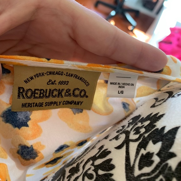 Roebuck & Co Yellow Floral Ruffle Sleeve Blouse, women’s size Lg. - Picture 7 of 7